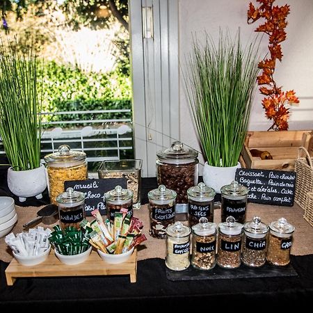 Logis Hotel Restaurant Des Acacias Lille Neuville En Ferrain Dış mekan fotoğraf