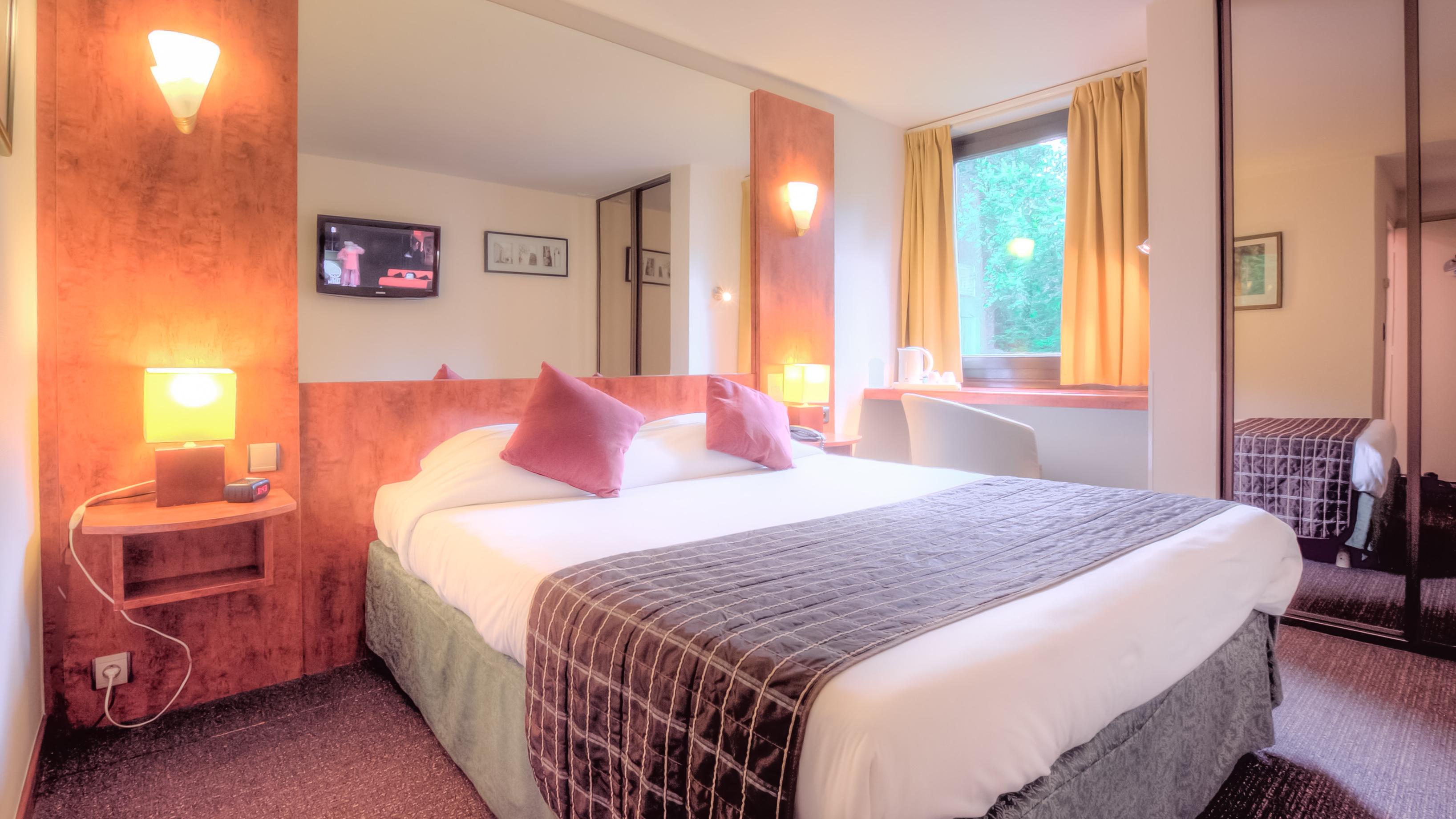 Logis Hotel Restaurant Des Acacias Lille Neuville En Ferrain Dış mekan fotoğraf
