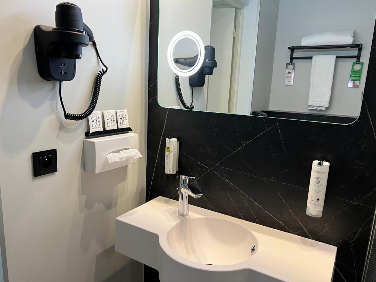 Logis Hotel Restaurant Des Acacias Lille Neuville En Ferrain Dış mekan fotoğraf