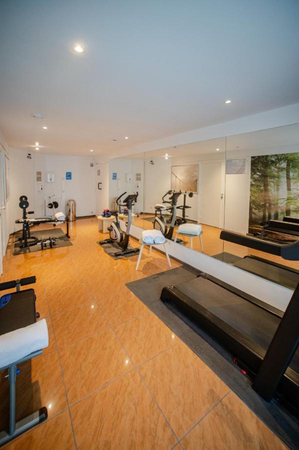 Logis Hotel Restaurant Des Acacias Lille Neuville En Ferrain Dış mekan fotoğraf