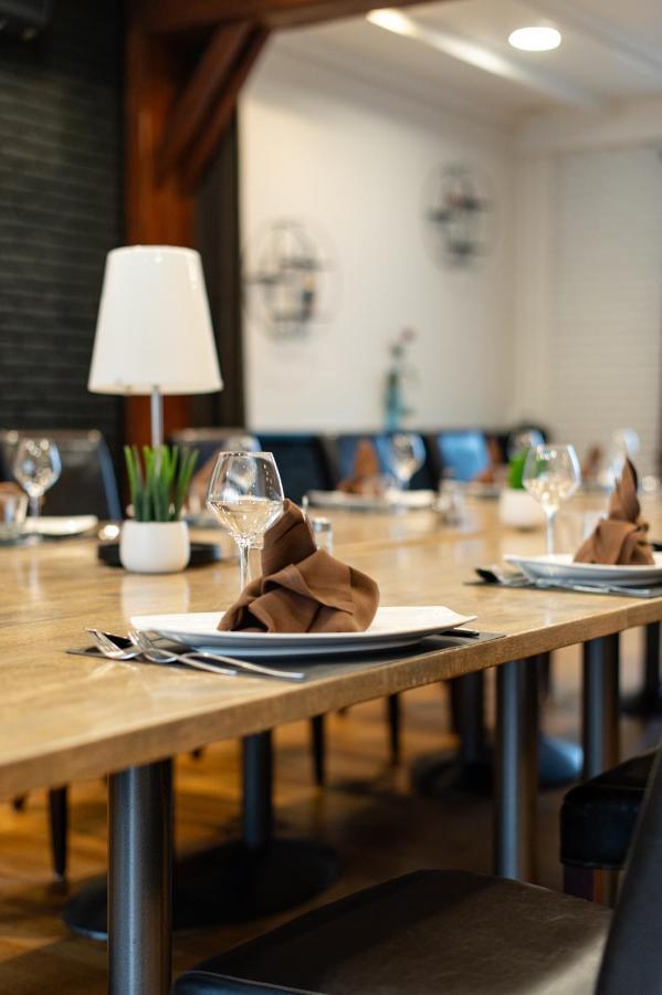 Logis Hotel Restaurant Des Acacias Lille Neuville En Ferrain Dış mekan fotoğraf