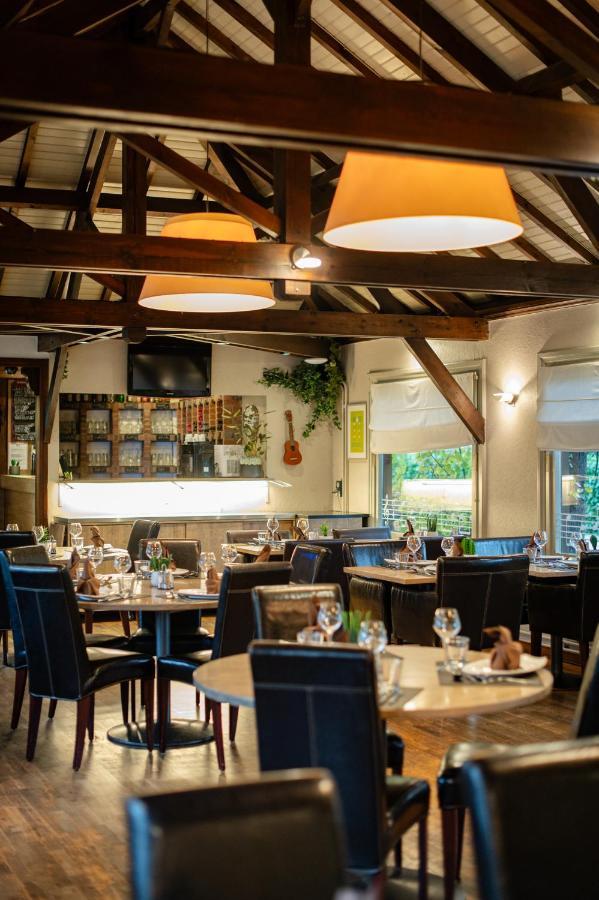 Logis Hotel Restaurant Des Acacias Lille Neuville En Ferrain Dış mekan fotoğraf