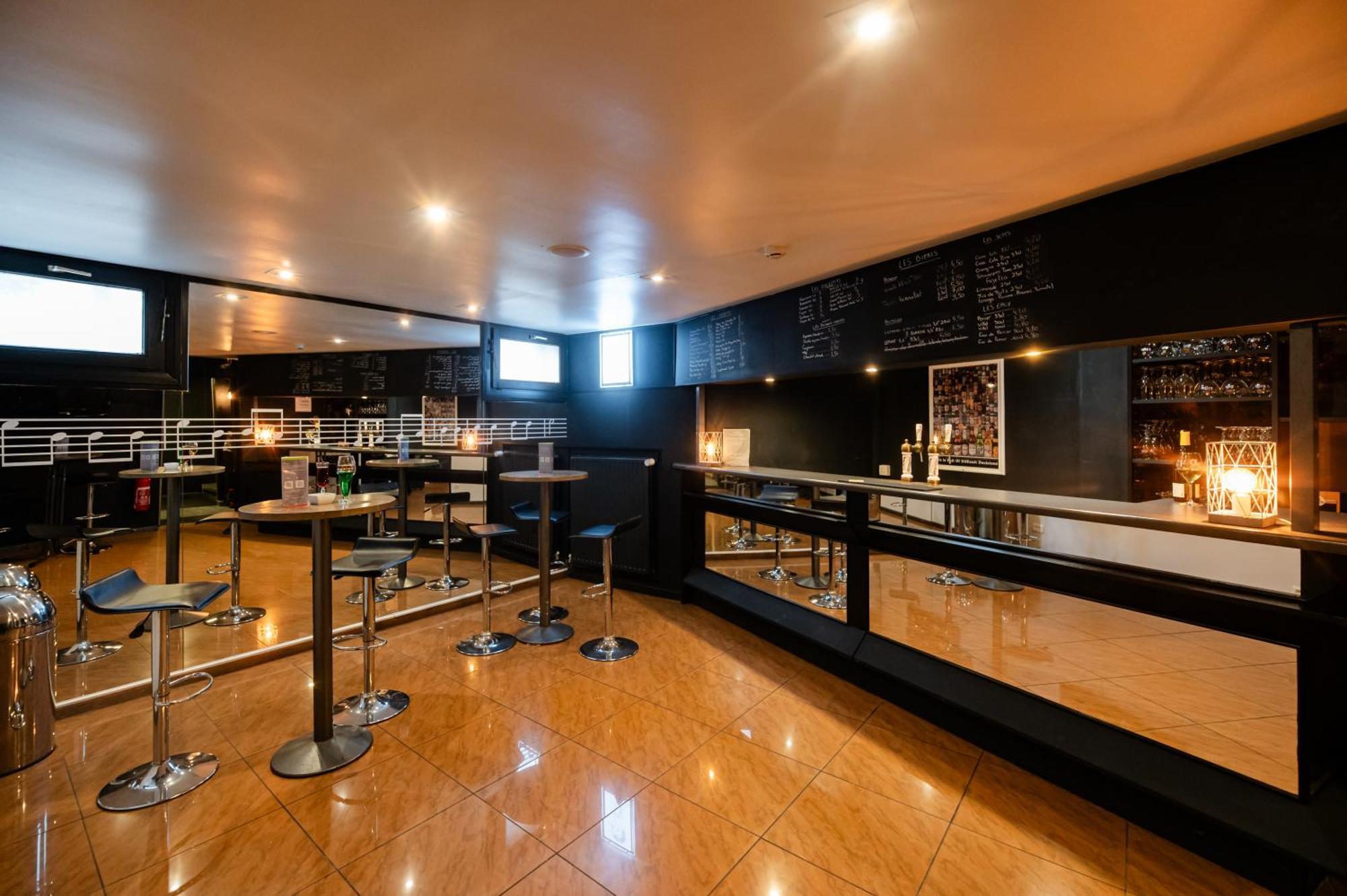 Logis Hotel Restaurant Des Acacias Lille Neuville En Ferrain Dış mekan fotoğraf