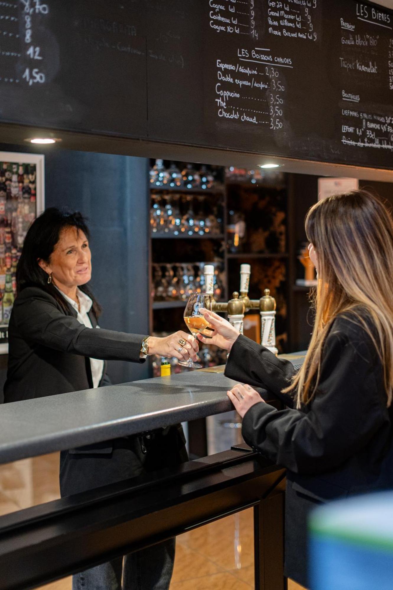 Logis Hotel Restaurant Des Acacias Lille Neuville En Ferrain Dış mekan fotoğraf