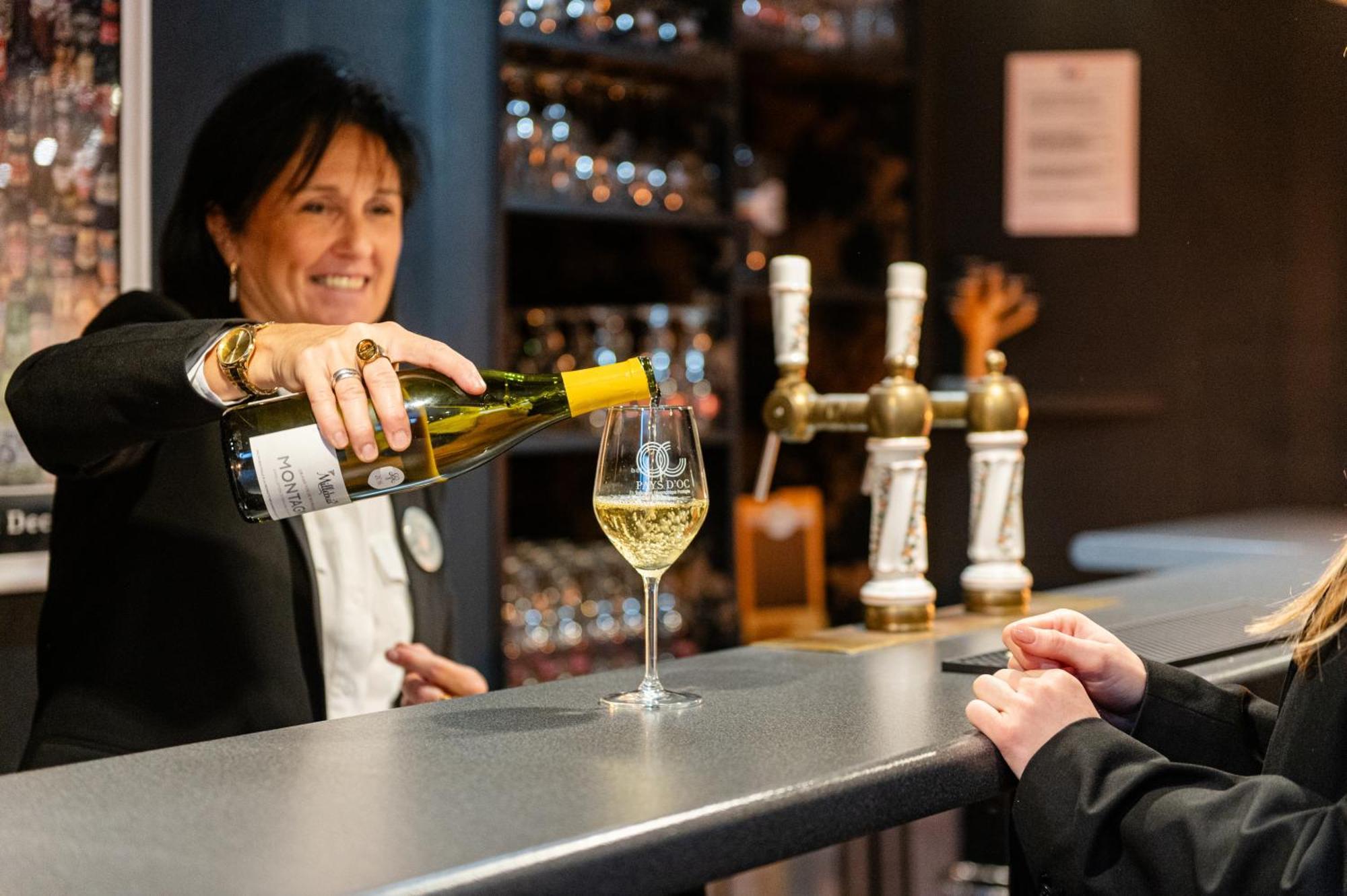 Logis Hotel Restaurant Des Acacias Lille Neuville En Ferrain Dış mekan fotoğraf