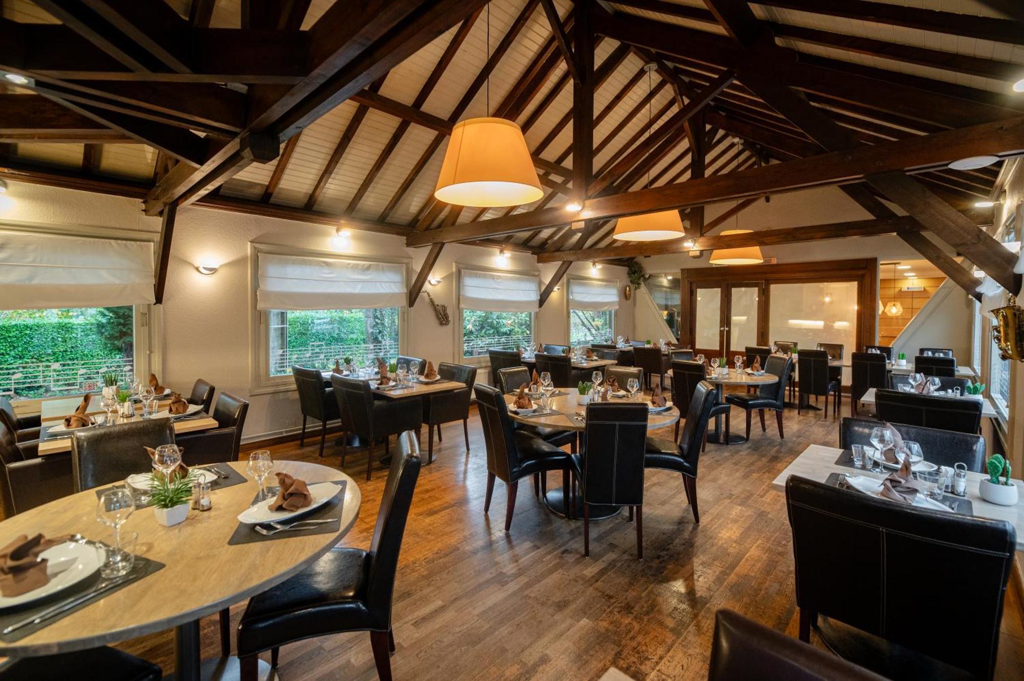 Logis Hotel Restaurant Des Acacias Lille Neuville En Ferrain Dış mekan fotoğraf