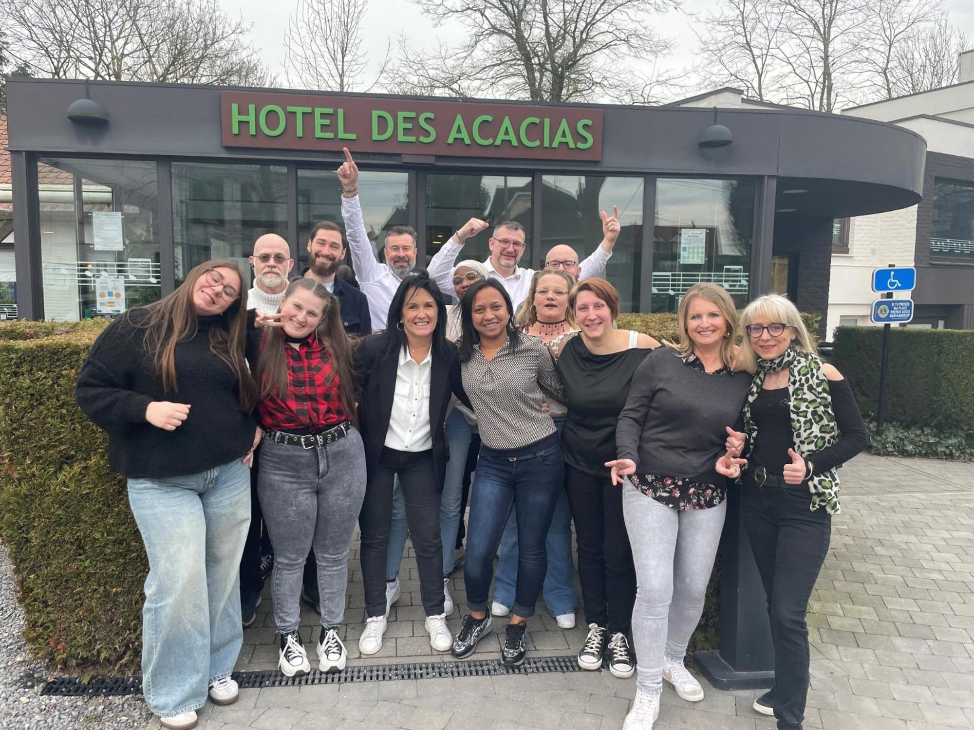 Logis Hotel Restaurant Des Acacias Lille Neuville En Ferrain Dış mekan fotoğraf