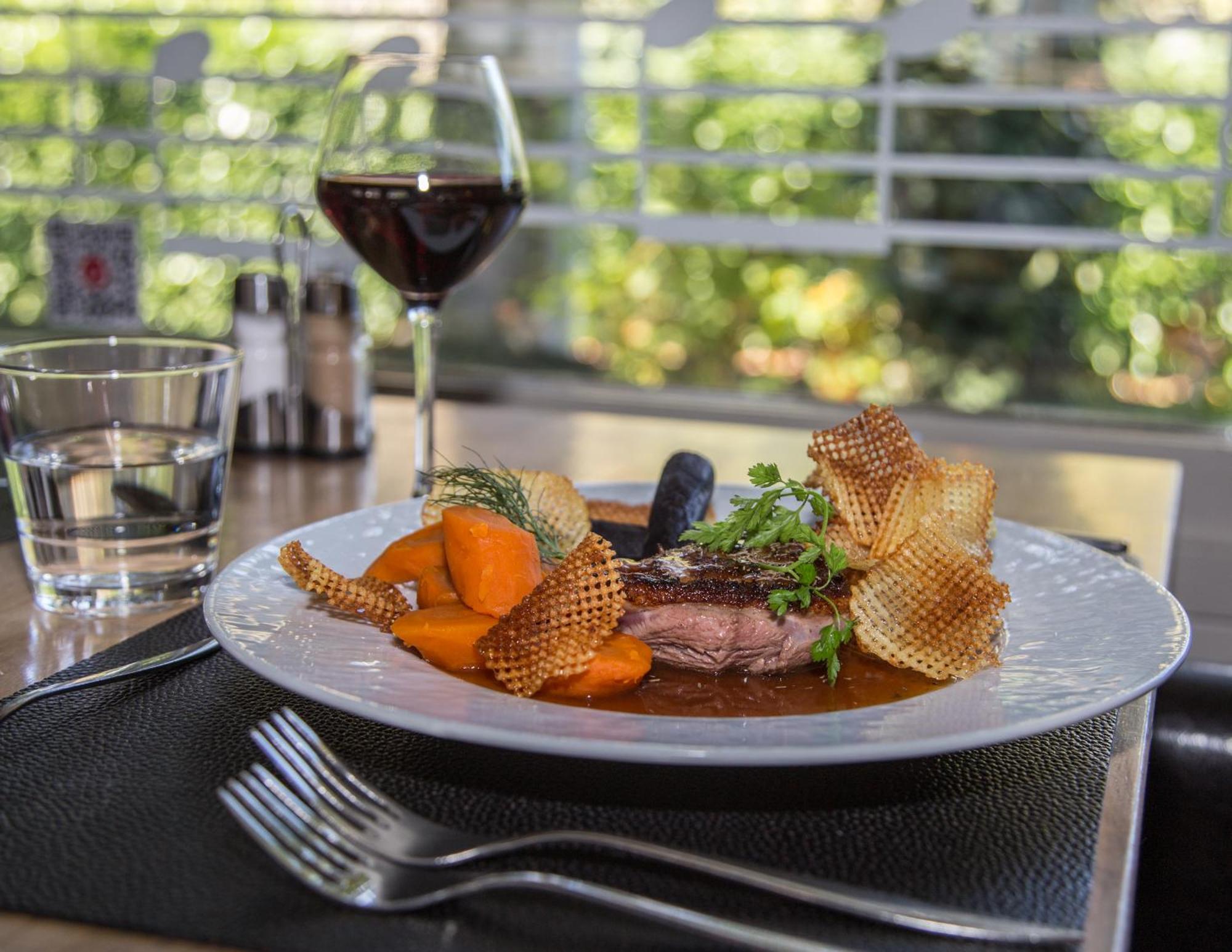 Logis Hotel Restaurant Des Acacias Lille Neuville En Ferrain Dış mekan fotoğraf